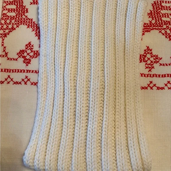 UGG Winter White/Cream Knit Headband and Fingerless Gloves - Picture 13 of 13